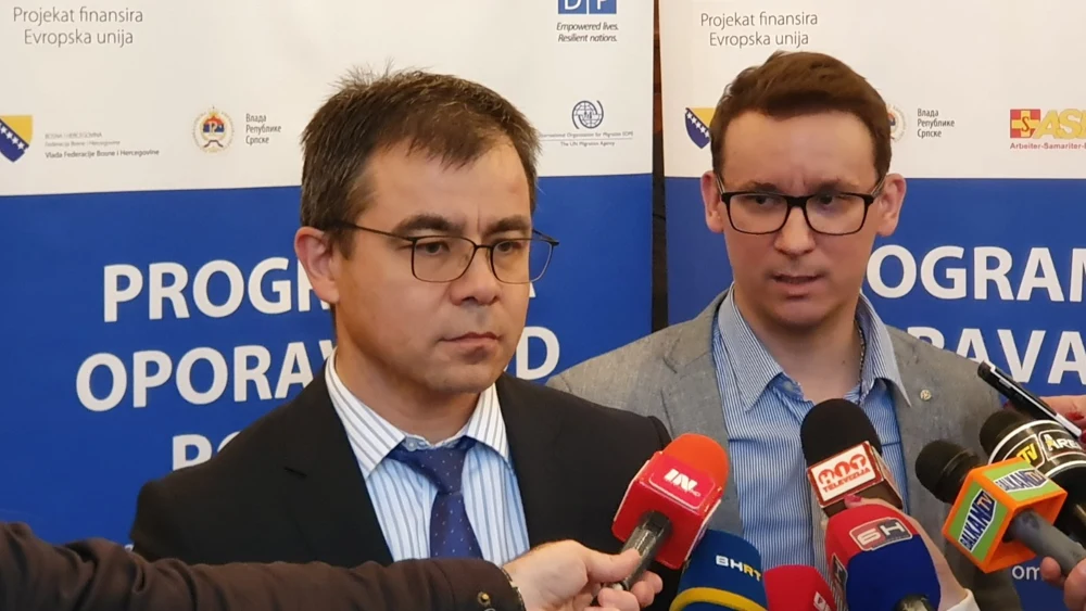 Vladimir Novaković tokom prevođenja u okviru UNDP programa, Bijeljina, 2019.